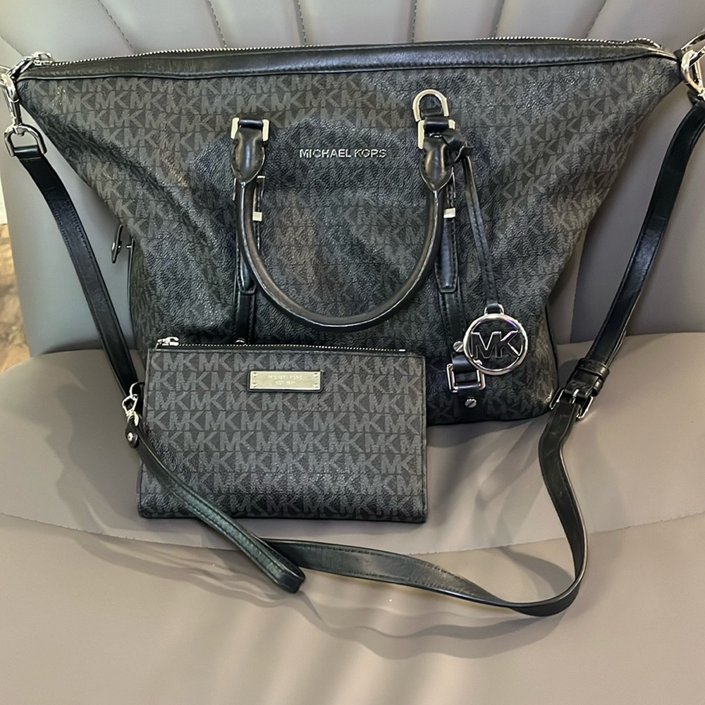 Like New Michael Kors Bedford Legacy Medium Logo Satchel & Wallet Set